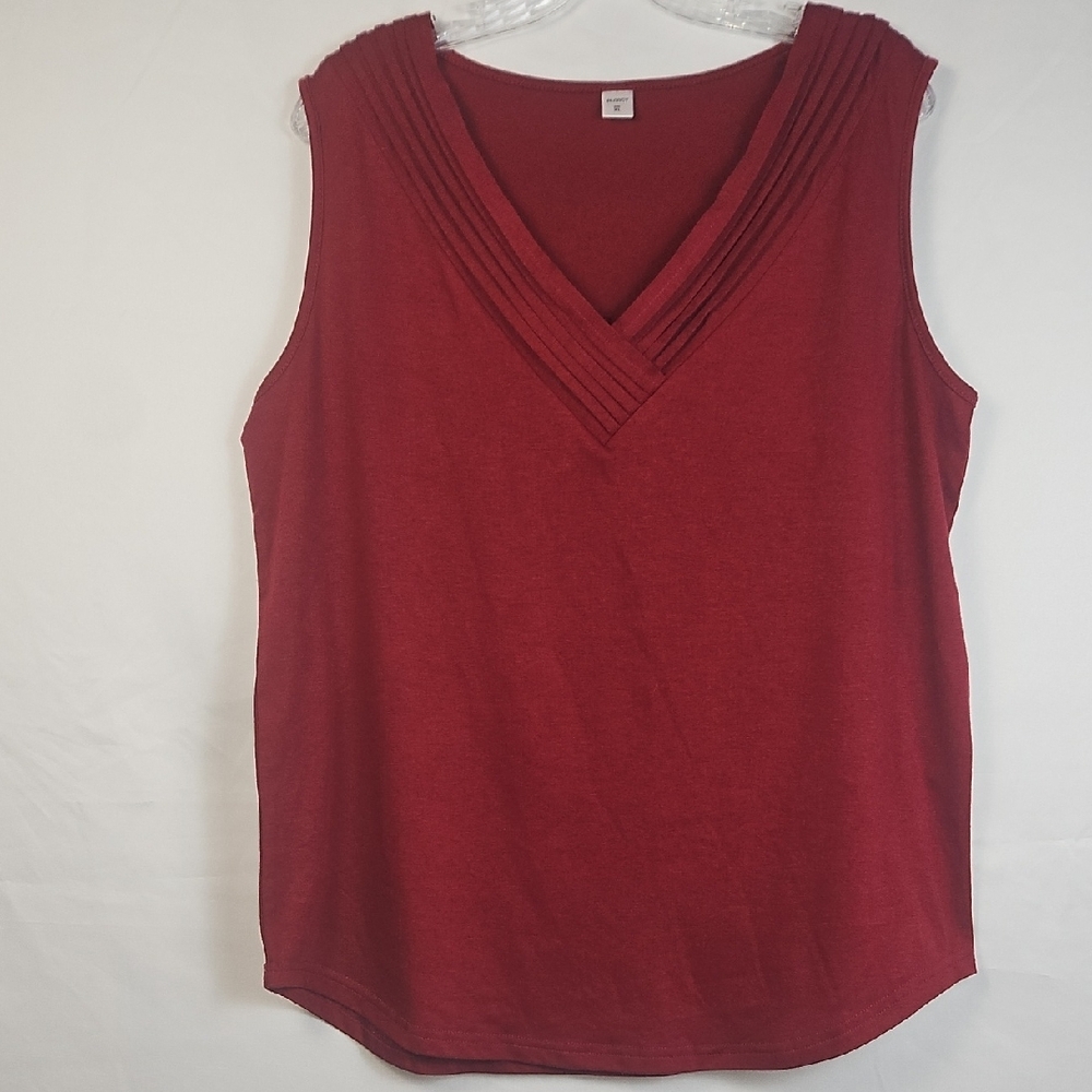 Women's Size XL Elgogy Dark Red Ruched Tank Top with V-Neck & Shirttail Hem T6